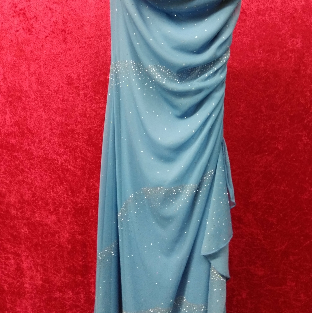 Dresses - Picture 2 of 4
